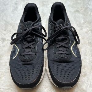 Saucony Freedom 4 Sneakers Black & White Size 9